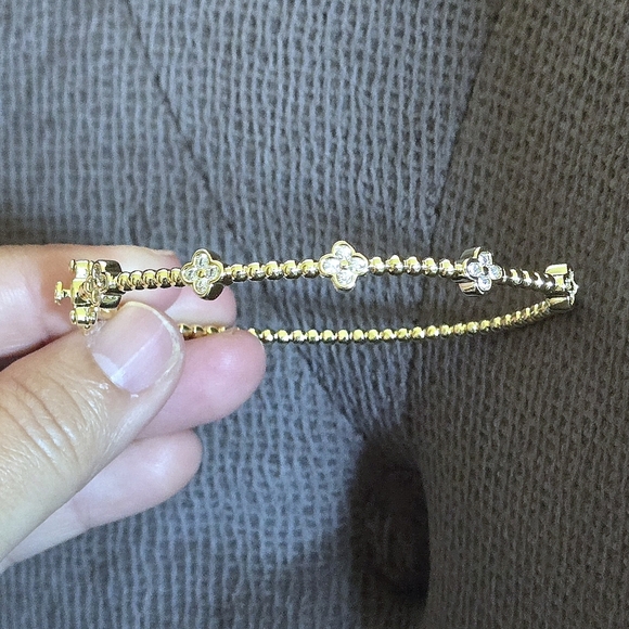 Gold💛 Hinged Cubic Zirconia💎 Flower🌸 Bracelet - NWT - Picture 12 of 16